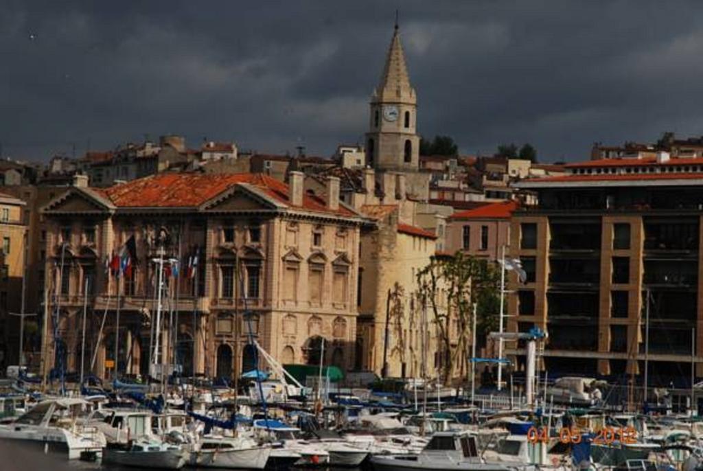 Sous Le Clocher Marseille Rum bild
